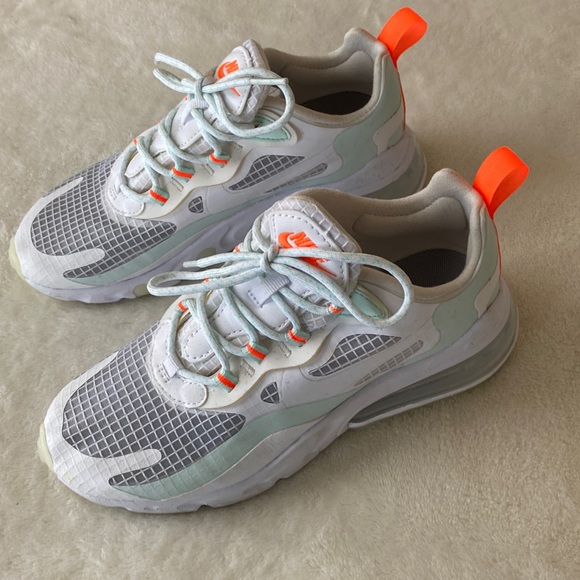 Nike Shoes - Women’s Air Max 270 React SE Hyper Crimson size 6